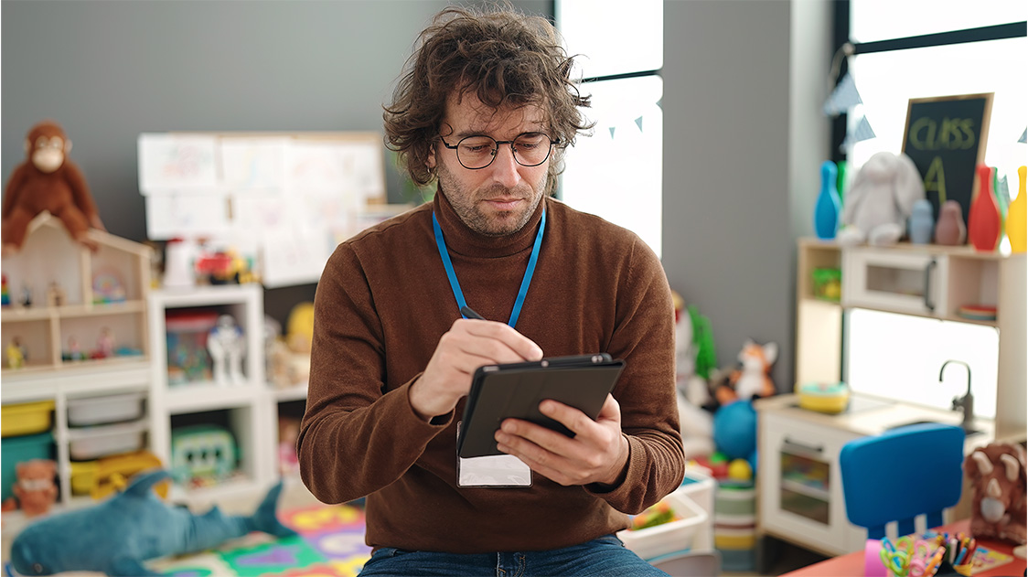 Cómo el control de asistencia en tiempo real ayuda a mejorar la gestión escolar