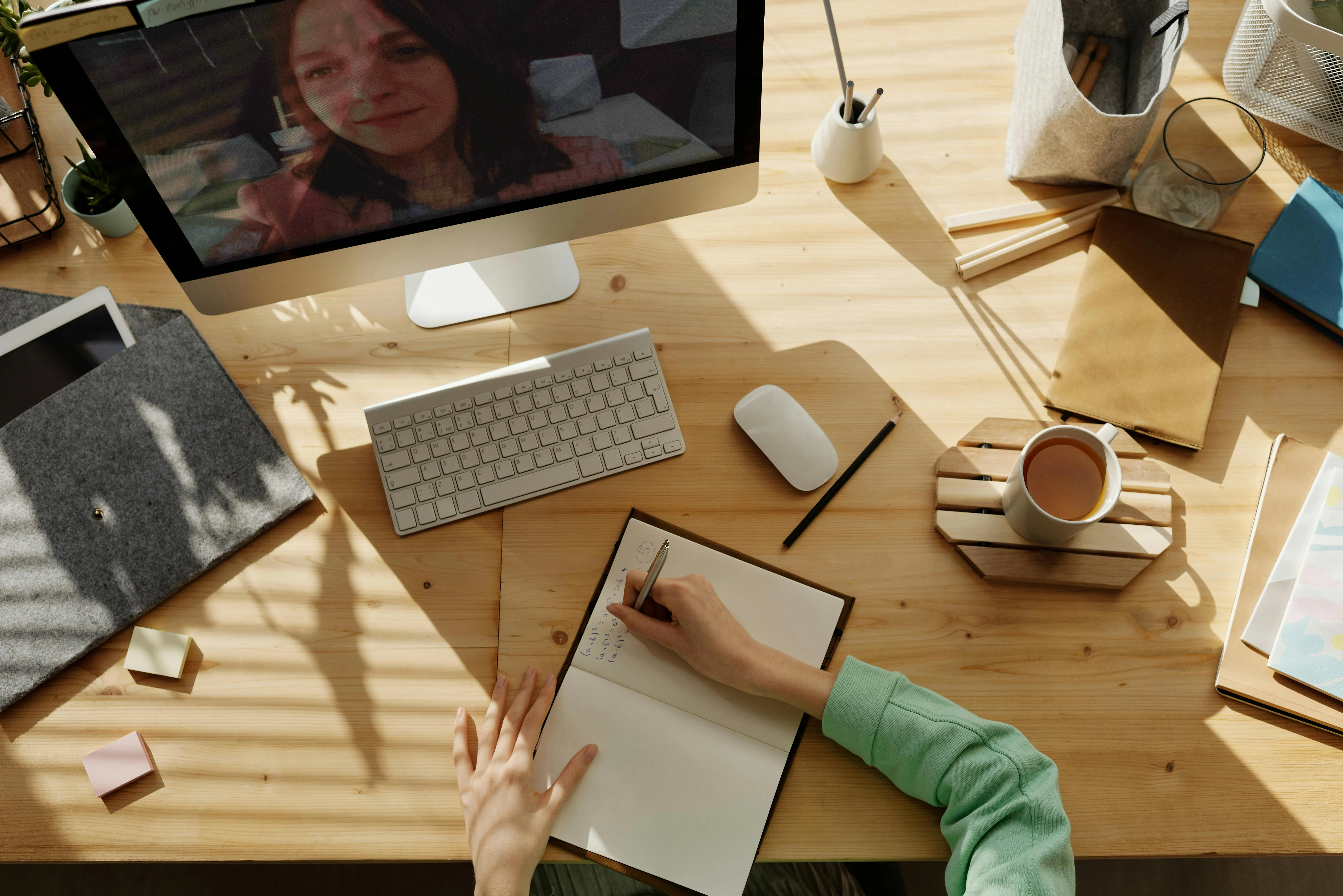 Cómo implementar una estrategia eficaz de comunicación multicanal en tu escuela