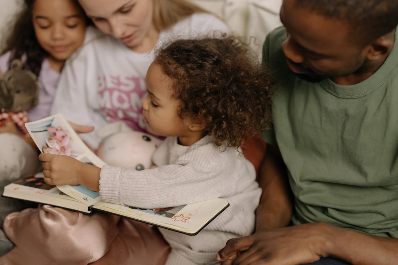 ¿Cómo KinderUp facilita la comunicación escolar?
