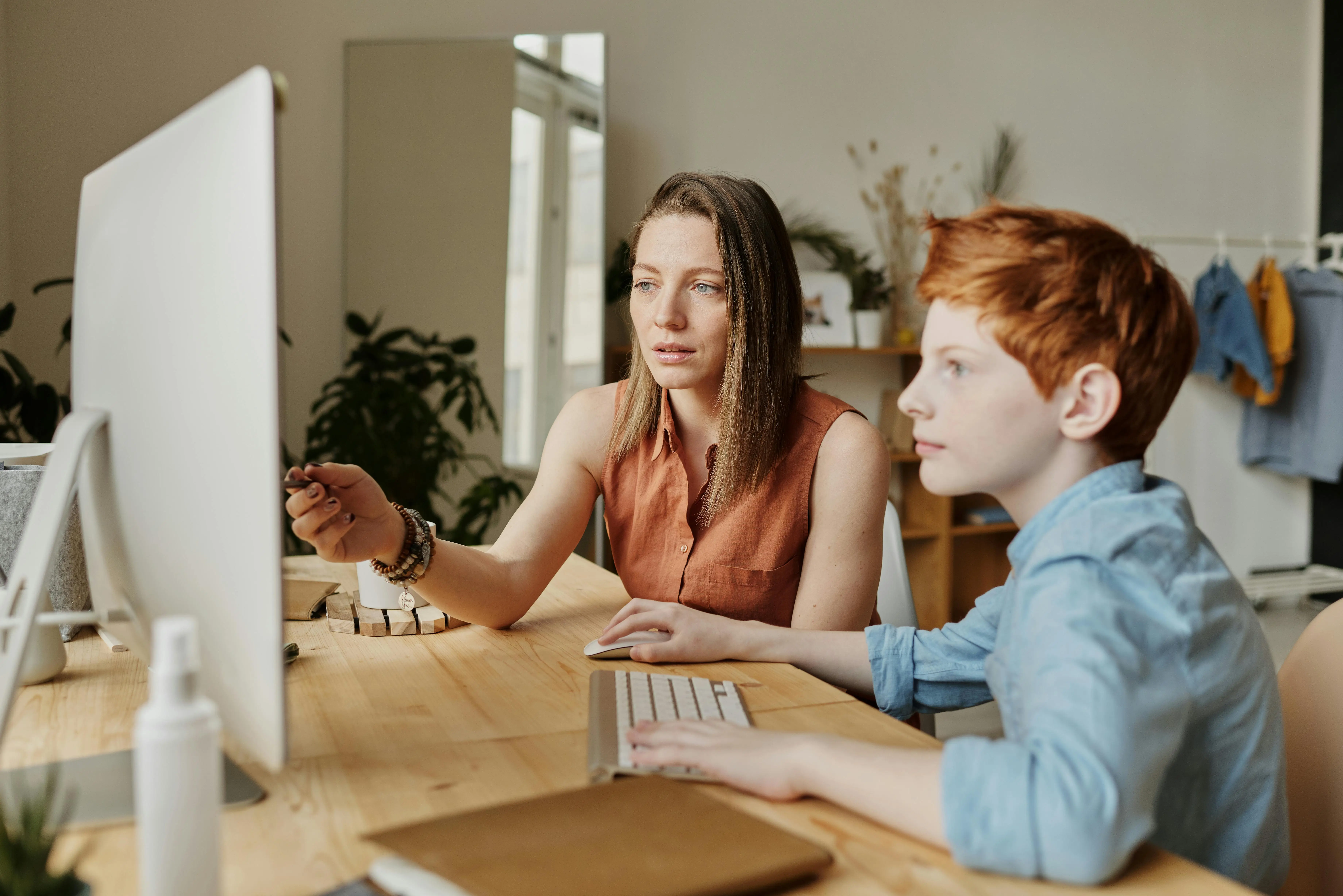 Cómo las Herramientas Digitales Mejoran la Comunicación entre Profesores y Padres