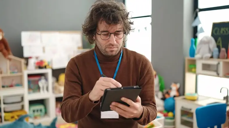KinderUp y la IA: Cómo los directores pueden recibir informes inteligentes sobre su escuela